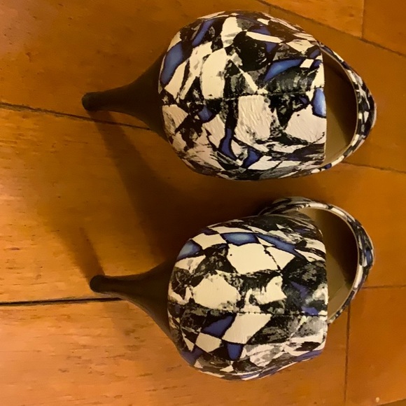 Joe’s Jeans Black White Blue Abstract Pattern size 7 1/2 Heels - Picture 6 of 6